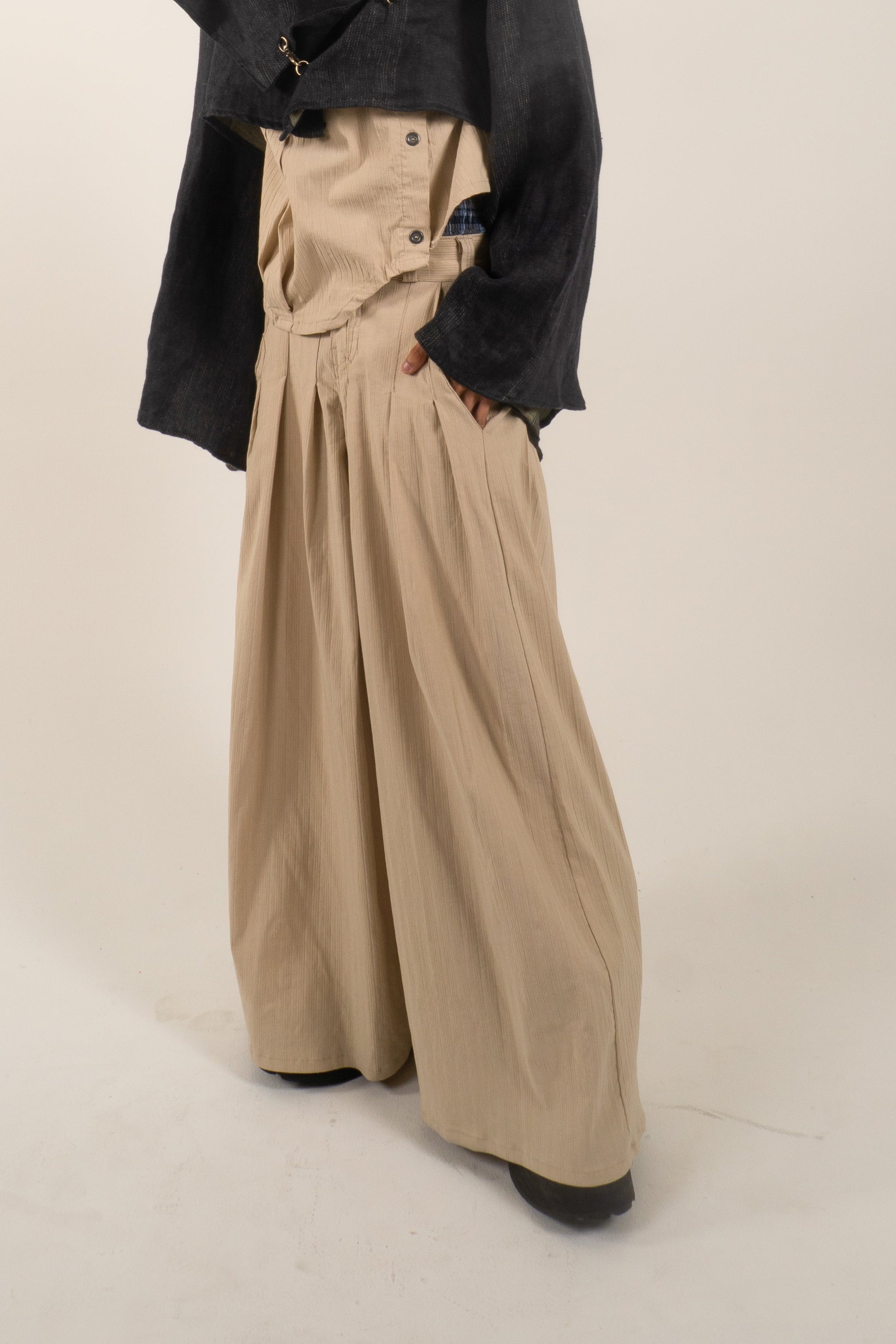 LOOK 5 PLEATED PANTS