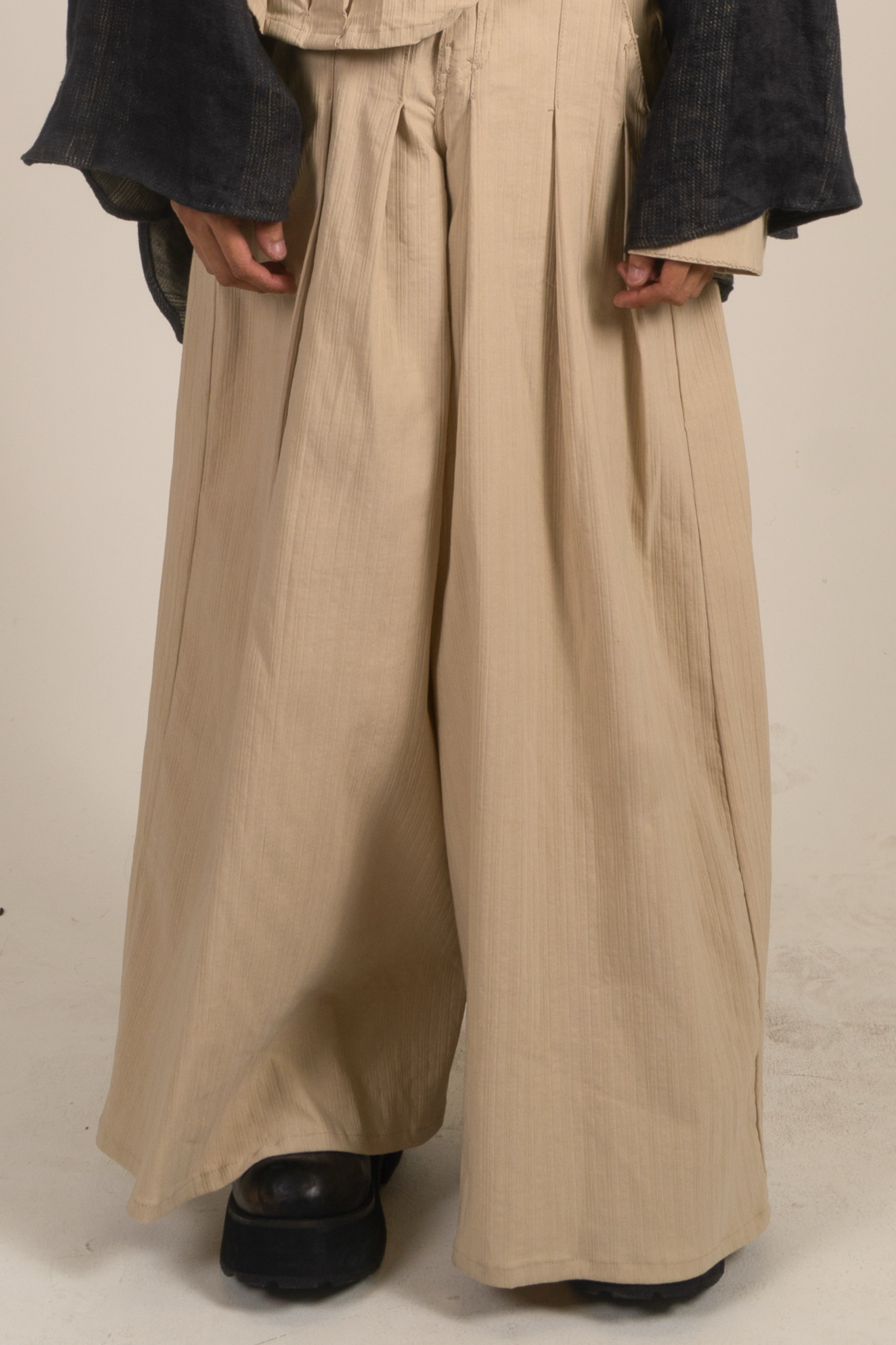LOOK 5 PLEATED PANTS