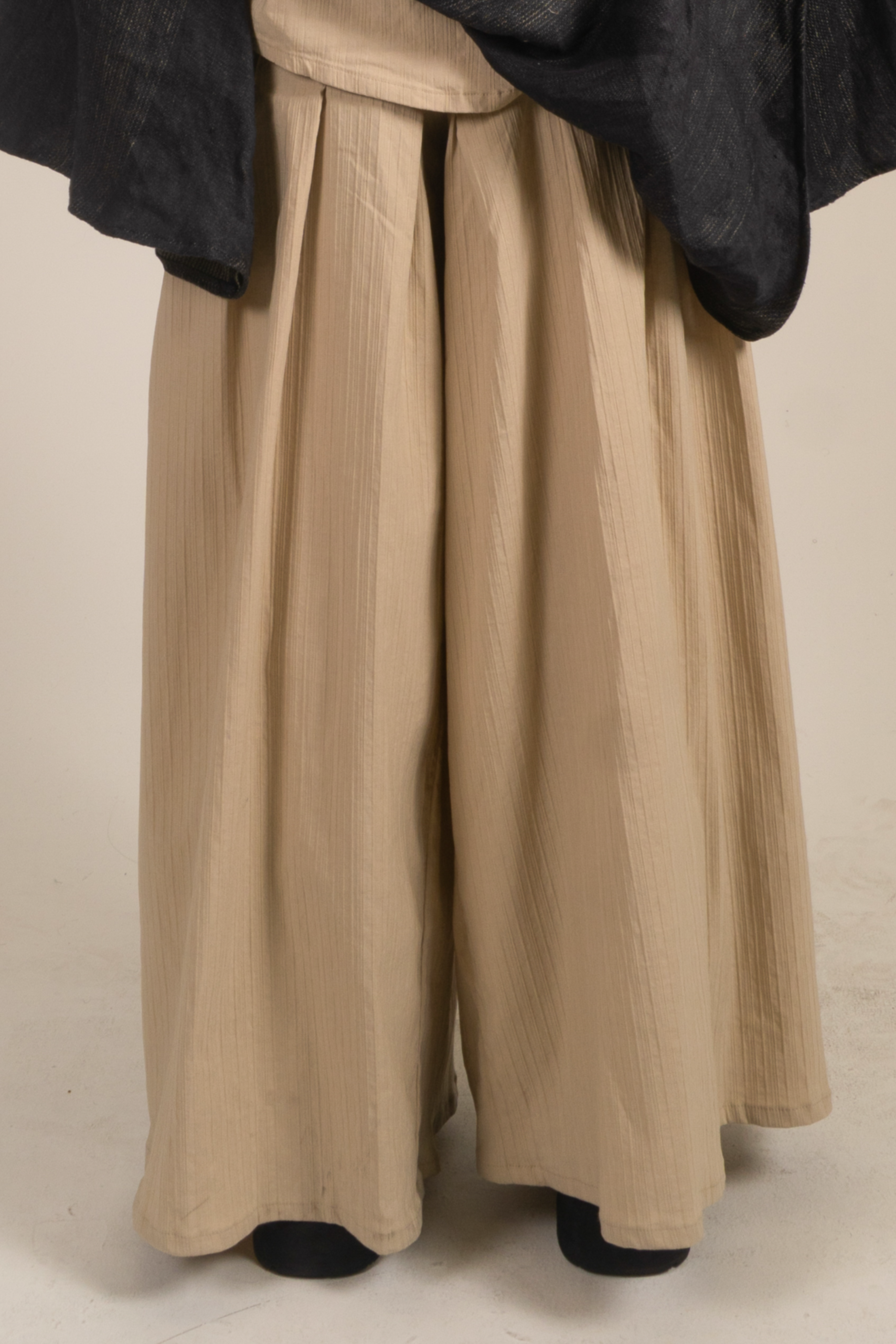 LOOK 5 PLEATED PANTS